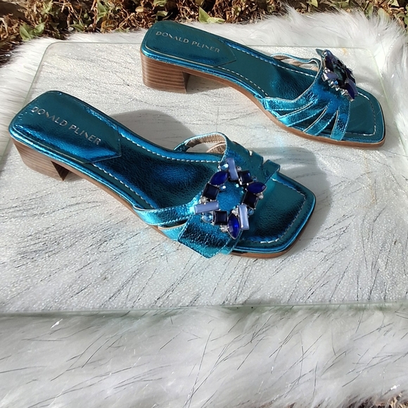Donald Pliner Bettamy Bejeweled Leather Turquoise Slides Slip-On Sandals Size 9 - Picture 7 of 16